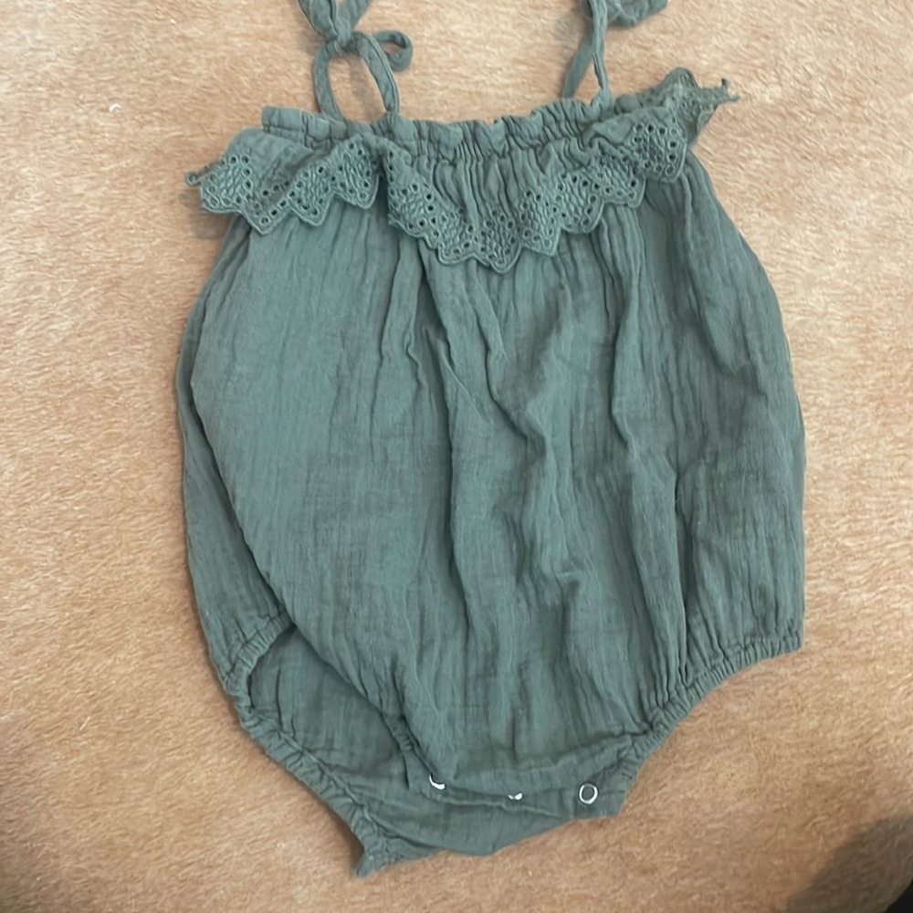 Rylee and cru romper EUC